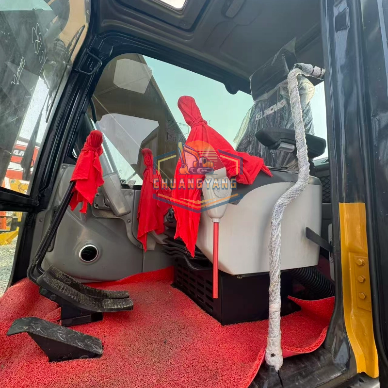 Used 22-ton XCMG XE215DA hydraulic crawler excavator in good condition for sale