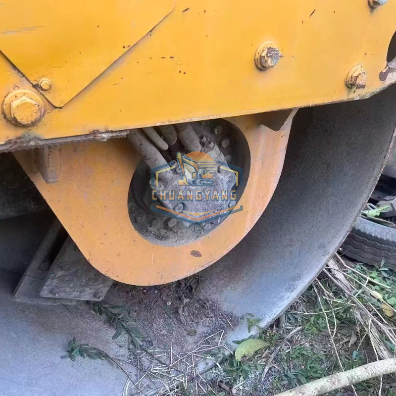 Used XCMG 12-ton double drum roller with highly efficient, precise, reliable, durable performance and easy to maintain