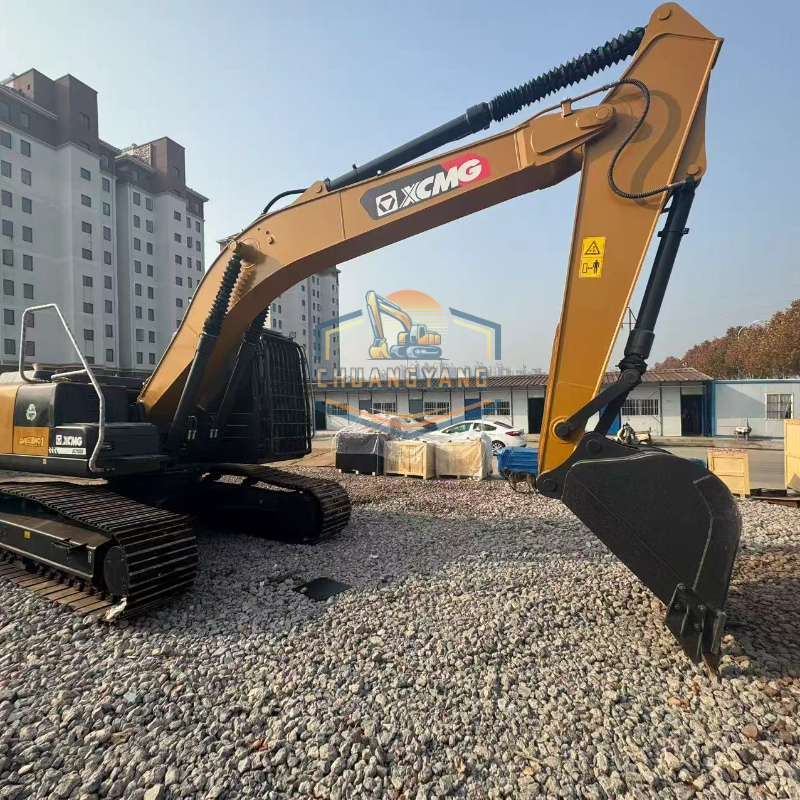 Used 22-ton XCMG XE215DA hydraulic crawler excavator in good condition for sale